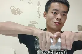 两个杯子吸在一起拽不掉，大家有什么好的办法吗…视频封面