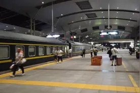 武昌站快速完成换乘，老李只要五分钟，看看他有何妙招视频封面