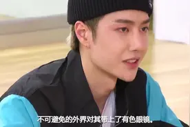 王一博鼻子透光还被整形医生实锤？看他从小到大的照片就知道了