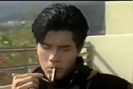 郭富城未成名前参演了很多歌手的MV，但与周慧敏最CP视频封面