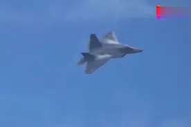 F-22表演“伊梅尔曼”机动，先跃升后下坠，一套动作下来赚足眼球视频封面