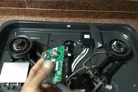 啊姨的煤气灶耗电很大，买电池都买到穷啊雄检查原来最该祸首是它