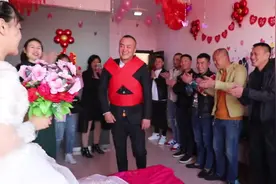 吉林小伙开宝马接亲，婚车统一清一色，有钱人结婚就是不一样