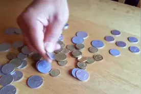 国外大叔即将创造出吉尼斯世界纪录，约100万枚硬币搭建出金字塔视频封面