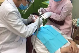 小丽去看牙,带大家了解一下什么是根管治疗,到底有多痛!视频封面