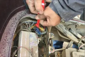 电动车打开钥匙咔咔响行走无力，时走时不走是哪里问题？教你一招视频封面