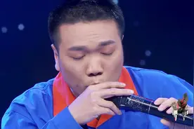 他是村里的风云人物，一张嘴竟能发出乐器声？一起来看看他的表演视频封面