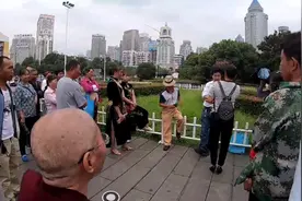 贵州贵阳筑城广场旁，一年四季都是唱山歌的，顺便听听我的贵州话视频封面