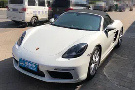 新车59万的保时捷718，开了两年卖64万，买主小姐姐：划算图片