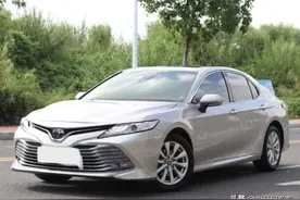 喜提2.0L凯美瑞豪华版，落地21.5万，很贵，但是我很喜欢图片