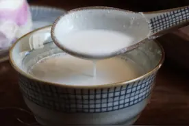 打豆浆时，用生豆子还是熟豆子？做对了，豆浆浓郁顺滑香味足图片