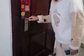 成精了！山东一女子出门忘带钥匙，结果猫咪竟成功从屋内开门图片