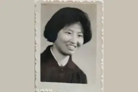 母亲的峥嵘岁月：《拖板车》图片