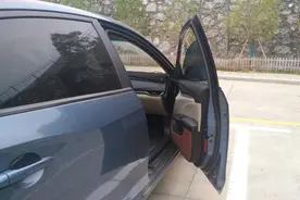 荣威RX5停地下车库，车门被碰16次之后：车主终于出手图片