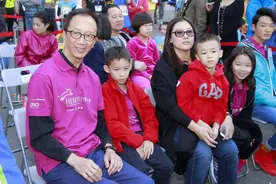 游泳蝶后刘子歌，嫁大自己23岁恩师，奖金为其买豪车，已移民澳洲图片