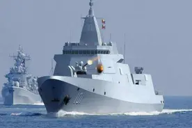 中国055驱逐舰，排水量达12000吨，可装备112枚导弹图片