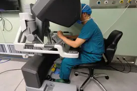 漯河市中心医院迈入“微创机器人手术”时代，实施豫中南首例智能化手术图片