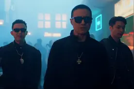 汪峰新歌玩说唱风格，被丁太升评价难听，VAVA成评判标准图片