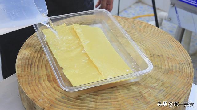 厨师长教你一道，快手凉拌菜“麻辣油皮”的做法，10分钟做一大盘