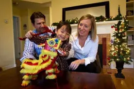 外国人喜欢收养中国弃婴，3点原因很真实，网友：原来如此图片