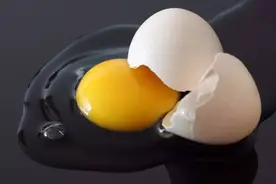 鸡蛋黄变青之后 还能吃吗？图片