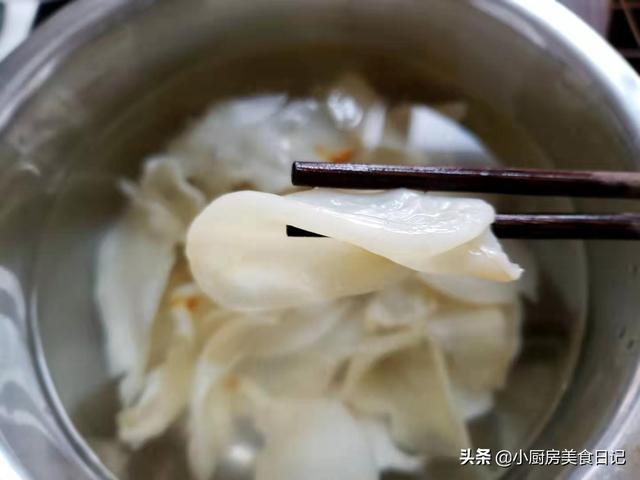 羊肚菌花胶炖排骨 2026年羊肚菌花胶炖排骨放什么配料