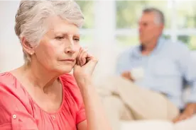 60岁阿姨来“大姨妈”？检查发现尿道肉阜！要手术吗？注意什么图片