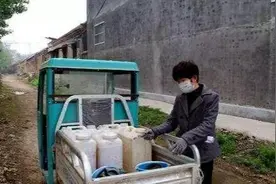 在农村有人专收孕妇尿老人尿，这些尿液收去到底是做什么用的呢？图片