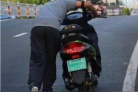 电动车骑到半路没电怎么办？老师傅：教你2个救急办法，简单有效图片