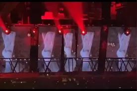 夜店里的虚拟偶像图片