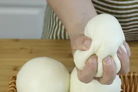 做戗面馒头有技巧，放干面粉的比例是关键，不干不硬，层次分明图片