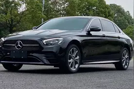 体验奔驰E300L：外观似S级超气派，内饰确实奢华，但配置不足图片