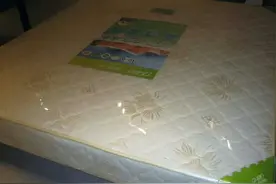 床垫上面的那层膜应不应该撕掉？图片