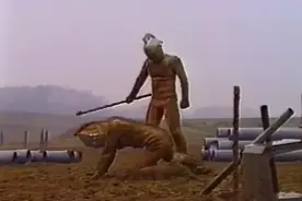 初代和赛文奥特曼兄弟反目，网友：有话好说，别在屎里打架啊图片