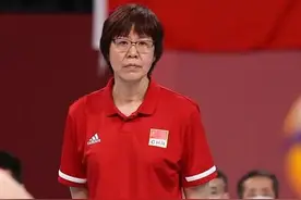 郎平：执教美国女排的“千古罪人”，最终站上国庆花车走过天安门图片