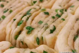 分享一款玉米面葱油花卷，咸香味美，营养好吃，不错的居家早餐图片