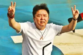 于谦的朋友圈令人眼红：吴京给马未都吹头发，孟鹤堂负责端茶倒水图片