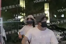 32岁张含韵恋上小5岁佟梦实？深夜牵手同回酒店 男方被指脾气暴躁图片