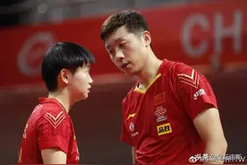 世界冠军批评孙颖莎没摆正位置，莎莎硬气回怼 刘伟找梁靖崑合影图片