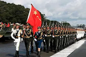 「军魂耀警徽」军装遇上警服--记开发区军转交警故事图片