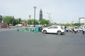 5天，洛阳交警查处三、四轮电动车交通违法1049例，暂扣车辆533台图片