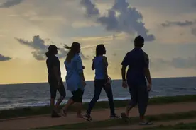 俗语：嘴巴管不住，财神都绕路，把这三种话藏在肚子里，福气自来图片