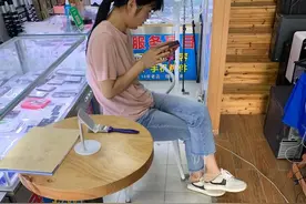 天啊！手机怎么突然变成这样，这自动弹出的画面让我怎么见人啊？图片