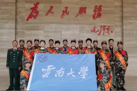 致敬入伍新兵！这个小女孩的队礼温暖了一座城图片