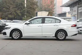 宝来降至6.66万，月销量达40541台，标配LED大灯图片