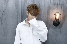 黄子韬父亲去世留下200亿？徐艺洋公开回应，韬韬举动耐人寻味图片