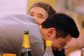 因高考落榜学费3万8，78岁奶奶捡垃圾卖钱陪读，出道3年就成男主图片