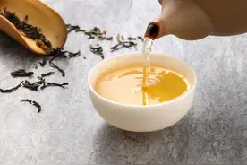 喝茶不利于健康吗？建议大家少碰这2种茶，看完记得转告父母图片