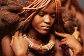 西非“最性感”部落，女性不需要穿衣，防晒方式很独特图片