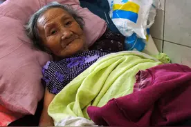 35岁外孙赡养90岁外婆，5个舅舅均在逃避，外孙：做人不厚道图片